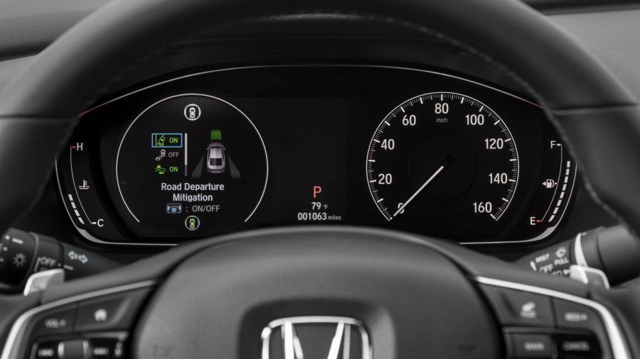 Панель приборов Honda Accord Touring Hybrid 2017 года  (NA) (фото 84 из 170)
